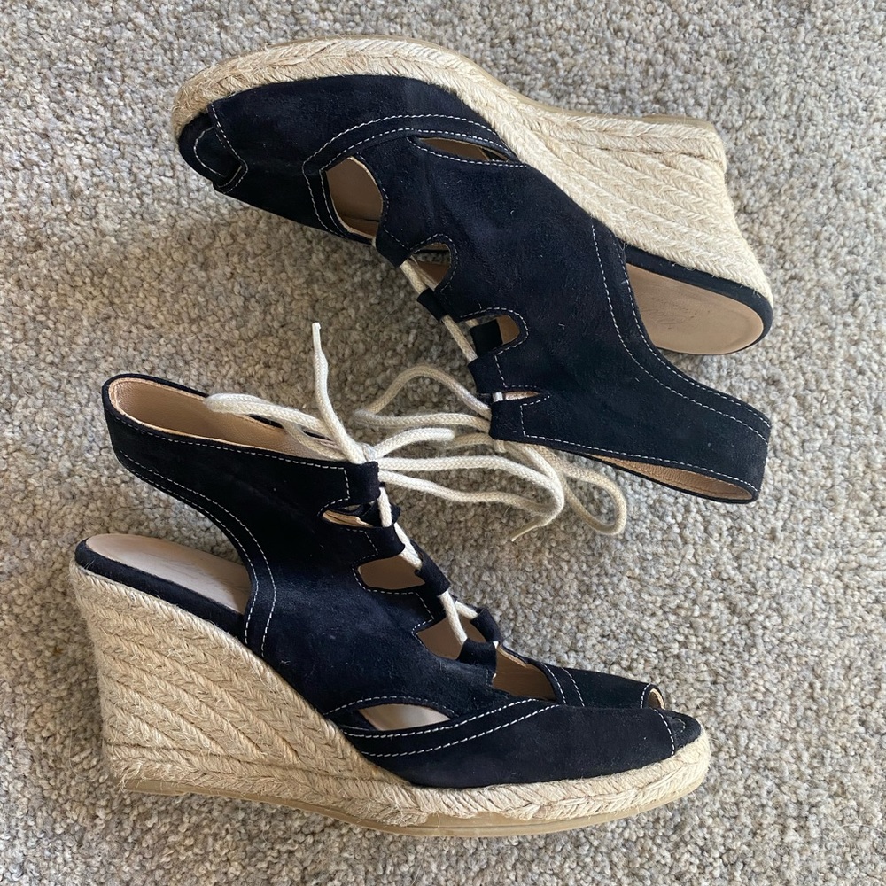 CASTELL Black Suede Wedge